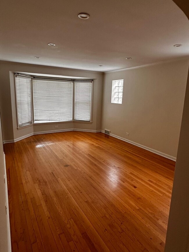 5238 N Larned Ave in Chicago, IL - Building Photo - Building Photo