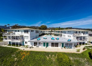 17010 W Sunset Blvd in Pacific Palisades, CA - Building Photo - Building Photo