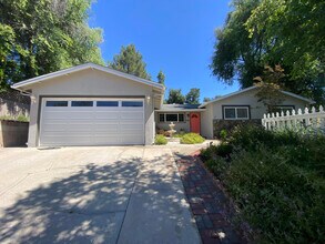 5395 Dolores Ave in Atascadero, CA - Building Photo - Building Photo