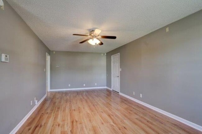 1822 Harbor Dr in Oak Grove, KY - Building Photo - Building Photo