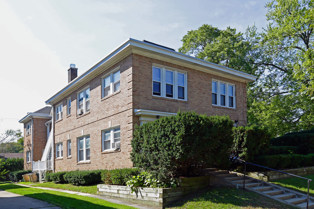 Fourth Street in Royal Oak, MI - Building Photo