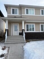 9827 107 Av in Morinville, AB - Building Photo