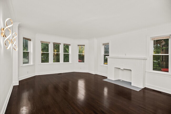 7958 S Luella Ave in Chicago, IL - Building Photo - Building Photo