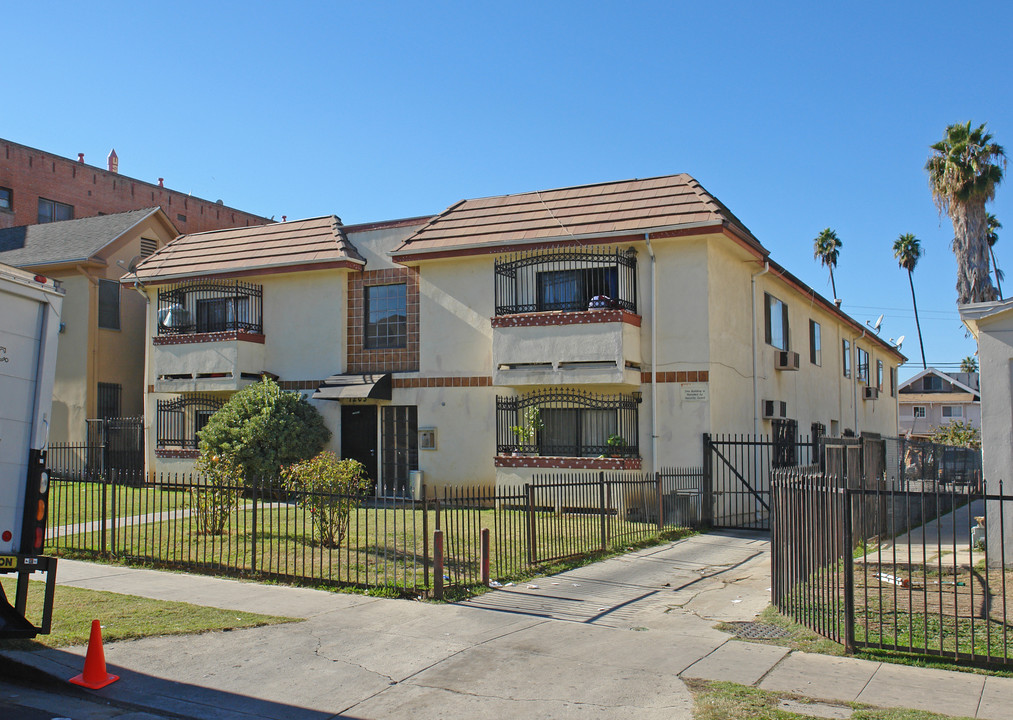 1203 S Norton Ave in Los Angeles, CA - Building Photo