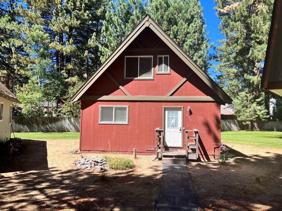 968 Tanglewood Dr in South Lake Tahoe, CA - Building Photo