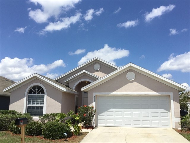 208 Haversham Way in Davenport, FL - Building Photo