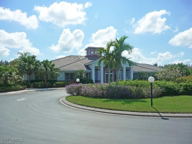 16645 Lake Cir Dr in Ft. Myers, FL - Building Photo - Building Photo