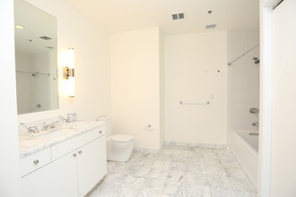 Deys Plaza Apartments in Syracuse, NY - Building Photo - Interior Photo