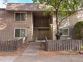 145 Lincoln St in Santa Rosa, CA - Foto de edificio - Building Photo