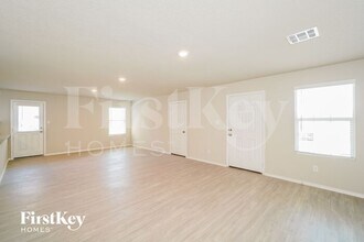 10715 Prusiner Dr in Converse, TX - Building Photo - Building Photo