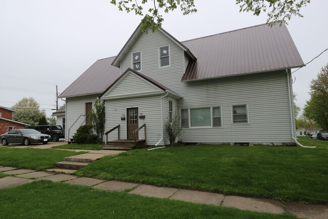 1702-1702 Smith St in Burlington, IA - Building Photo - Building Photo