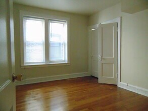 2209 E 70th St, Unit 2 in Chicago, IL - Building Photo - Building Photo