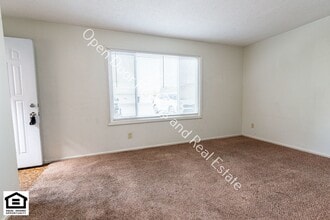 922 East Ave in Kendallville, IN - Building Photo - Building Photo