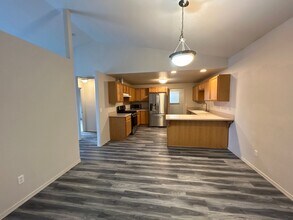 640 SE Conifer Ct in Madras, OR - Building Photo - Building Photo