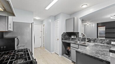 8219 Fuqua Gardens Dr in Houston, TX - Building Photo - Building Photo