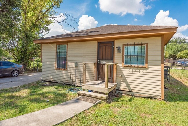 property at 6402 W Montgomery Rd