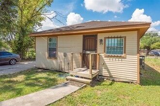 6402 W Montgomery Rd in Houston, TX - Building Photo - Building Photo