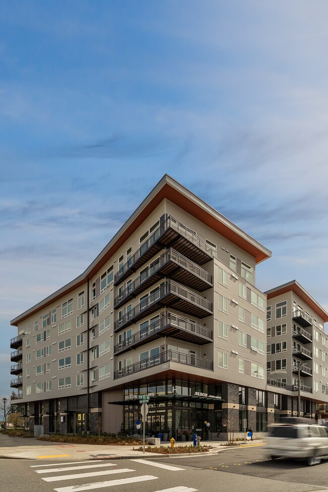 Heron Flats & Lofts in Redmond, WA - Foto de edificio - Building Photo