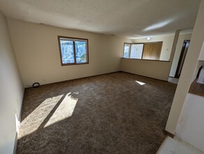 4945 Walker Ave, Unit Apt2 in Lincoln, NE - Foto de edificio - Building Photo