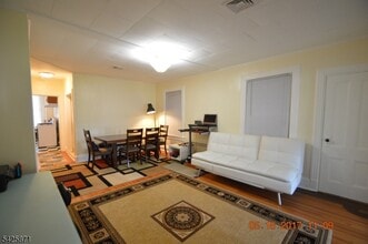 83 Summit Ave in Summit, NJ - Building Photo - Building Photo