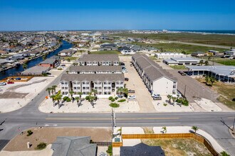 Breezeways of Encantada in Corpus Christi, TX - Foto de edificio - Building Photo