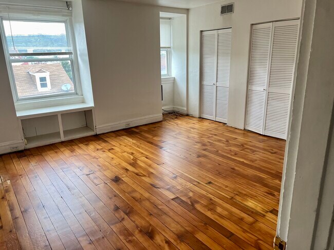 2228 Sarah St, Unit 3 in Pittsburgh, PA - Building Photo - Building Photo