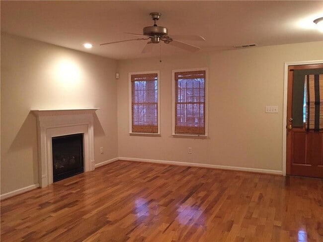 685 Garibaldi St SW in Atlanta, GA - Foto de edificio - Building Photo