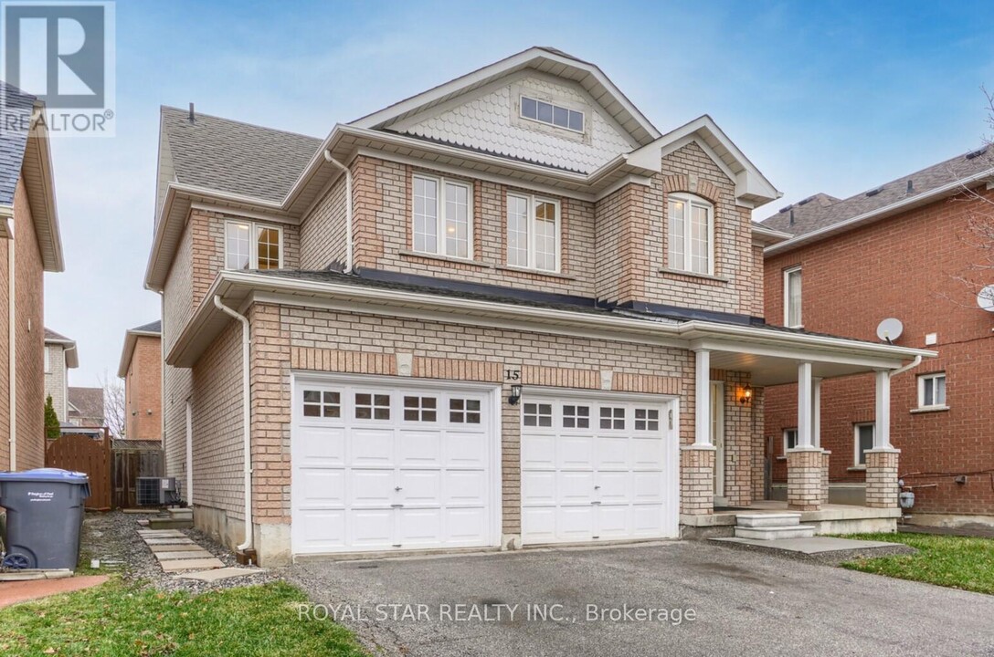 15 Masters Green Crescent in Brampton, ON - Building Photo