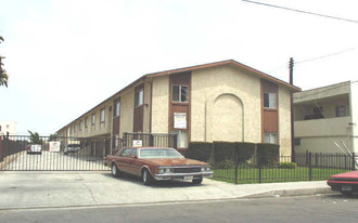 14906 Lemoli Ave Apartments