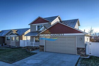 1922 E Highwing Ct in Post Falls, ID - Building Photo - Building Photo