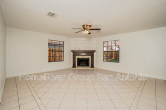 13127 Vail Crest in San Antonio, TX - Building Photo - Building Photo