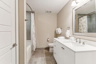 1111 Tulane Ave in New Orleans, LA - Building Photo - Building Photo