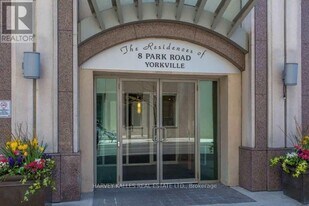 8 Park Rd in Toronto, ON - Building Photo