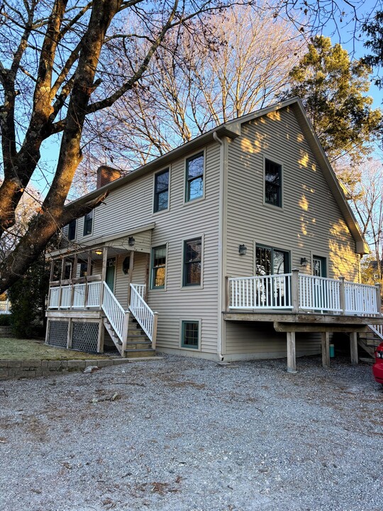 59 Prospect St in Deep River, CT - Building Photo