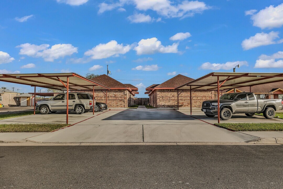 706 Thompson Rd in Mission, TX - Foto de edificio