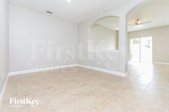 663 Breezeway Ct in Brandon, FL - Building Photo - Building Photo