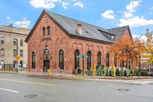 205 Summer St in Worcester, MA - Building Photo - Building Photo