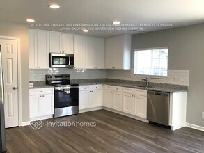 325 Palmdale Ct in Holly Springs, NC - Building Photo - Building Photo