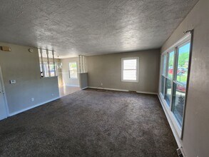 424 30th Ave in Moline, IL - Building Photo - Building Photo