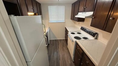 461 W Shaw Ave in Fresno, CA - Building Photo - Building Photo