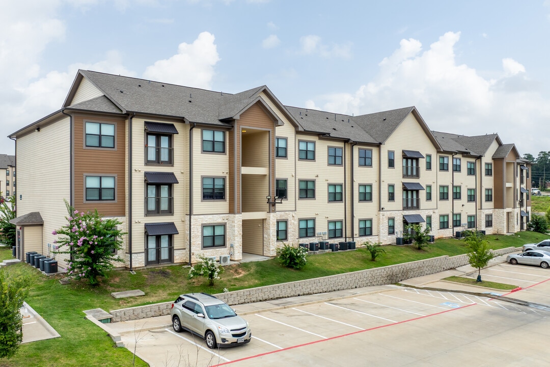 Haven at M in Huntsville, TX - Building Photo
