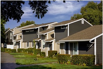 Parkview Apartments in Sacramento, CA - Building Photo - Building Photo