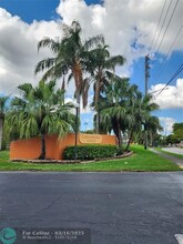 4613 NW 91st Ave in Sunrise, FL - Foto de edificio - Building Photo