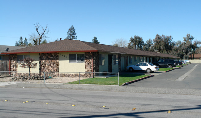 2425 Corby Ave in Santa Rosa, CA - Building Photo - Building Photo