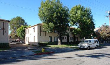 Sylmar Gardens in Panorama City, CA - Building Photo - Building Photo