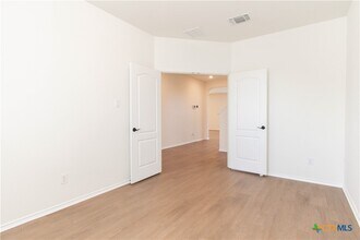 661 Bailey Park Dr in Jarrell, TX - Building Photo - Building Photo