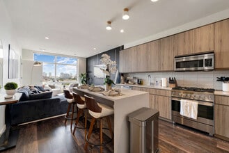 1122 W Chicago Ave, Unit SI ID1244961P in Chicago, IL - Building Photo - Building Photo