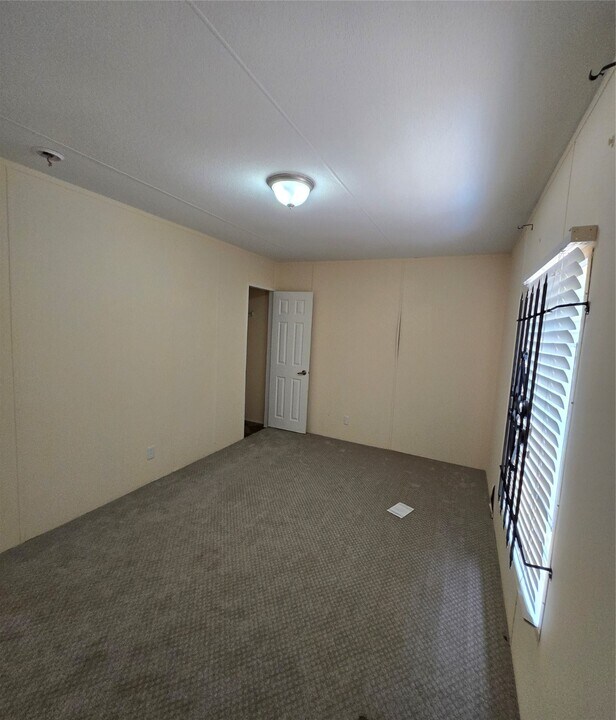 8779 Pin Oak Dr in Plantersville, TX - Building Photo