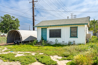 140 S Ross St in Visalia, CA - Building Photo - Building Photo