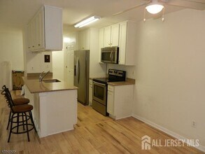 54 Norwich Pl in Franklin Township, NJ - Building Photo - Building Photo